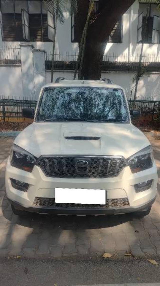 https://images10.gaadi.com/usedcar_image/4420804/original/94c6a55c13a1ef61b43cbb5998045625.jpg?imwidth=6401