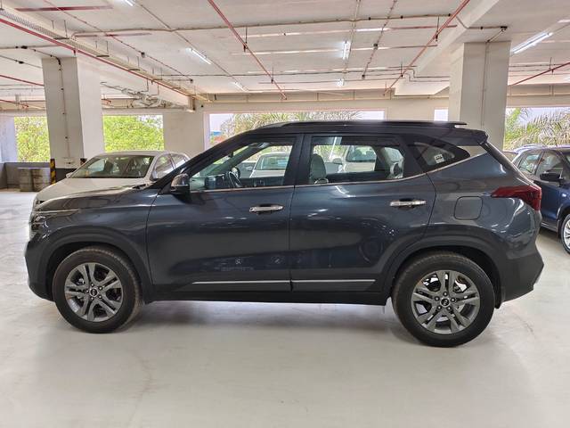 https://images10.gaadi.com/usedcar_image/4420891/original/58d973a73f95af97c78ed309e95d6874.jpg?imwidth=6401