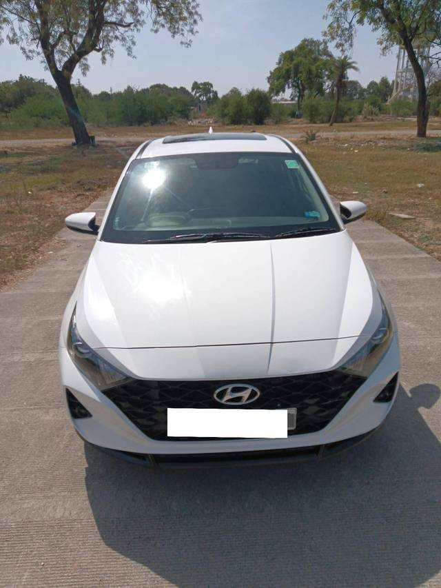 https://images10.gaadi.com/usedcar_image/4420904/original/processed_6d22dd2e621f4d7b7585dd93d50e5e72.jpeg?imwidth=6400