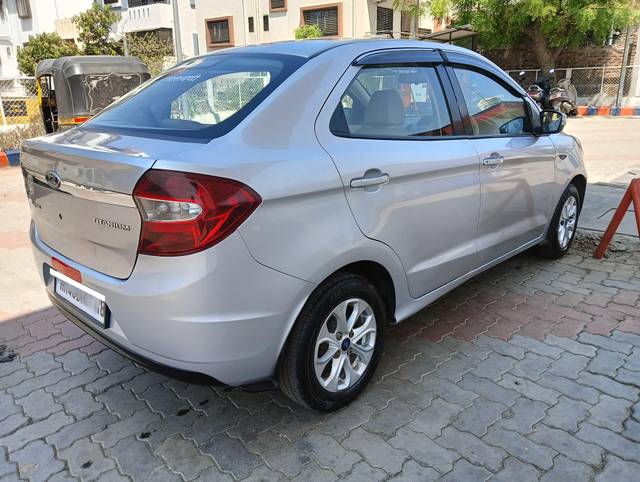 https://images10.gaadi.com/usedcar_image/4421058/original/processed_0c3b9426f15efde5e149aff16bb9536a.jpg?imwidth=6402