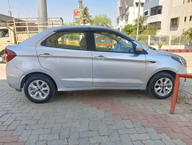 https://images10.gaadi.com/usedcar_image/4421058/original/processed_da8fb0466e28607aa95236a1a0479e52.jpg?imwidth=6401