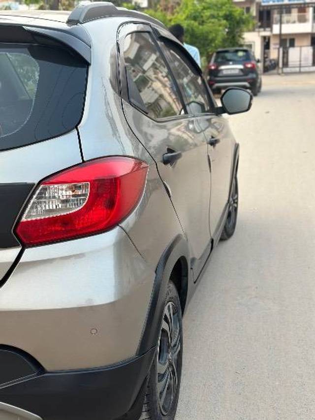 https://images10.gaadi.com/usedcar_image/4421097/original/2c20ce00c688e7c2bb980f8ae19dfaec.jpeg?imwidth=6401