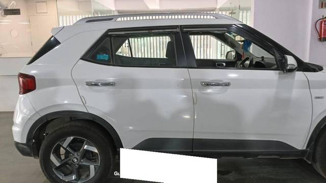 https://images10.gaadi.com/usedcar_image/4421134/original/c07db350854d4b8a906a8532ae6a6ff8.jpg?imwidth=6400