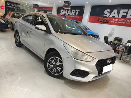 Hyundai Verna CRDi 1.6 EX Hyundai Verna CRDi 1.6 EX