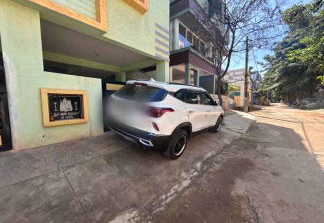 https://images10.gaadi.com/usedcar_image/4421314/original/909fe3f51d2df7c196eed19aae9ab30d.jpeg?imwidth=6401