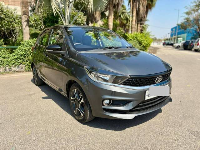 https://images10.gaadi.com/usedcar_image/4421333/original/processed_a7996bcafe2c6dd93ab5a407dad6fb15.jpg?imwidth=6400