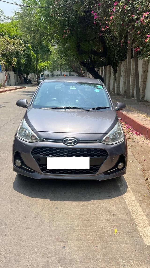 https://images10.gaadi.com/usedcar_image/4421374/original/processed_b40badff-d01c-44be-bba4-963ddf9c6277.jpg?imwidth=6400