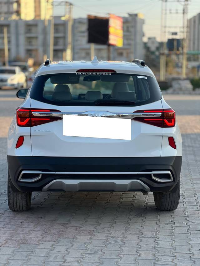 https://images10.gaadi.com/usedcar_image/4421423/original/processed_07d5b957b2cdbb589ea3464749d2cbef.jpg?imwidth=6402