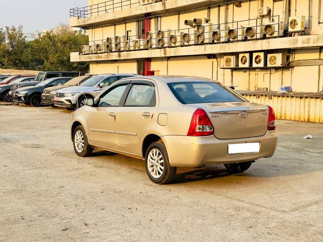 https://images10.gaadi.com/usedcar_image/4421484/original/processed_1c12f3022308fd238dca7c57315ad720.jpg?imwidth=6402