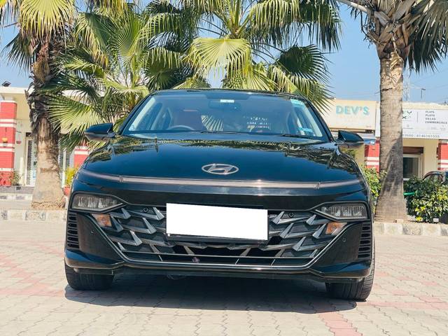 https://images10.gaadi.com/usedcar_image/4421530/original/processed_ff5cc61253eecb828fb85aed282b38f6.jpg?imwidth=6402