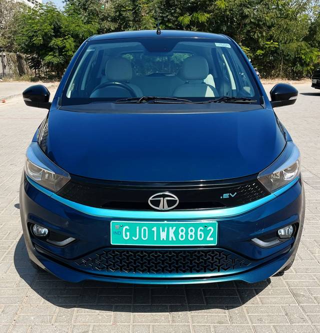 https://images10.gaadi.com/usedcar_image/4421657/original/1894e63e3a53478cadf6a2d26d0e8d59.jpg?imwidth=6402