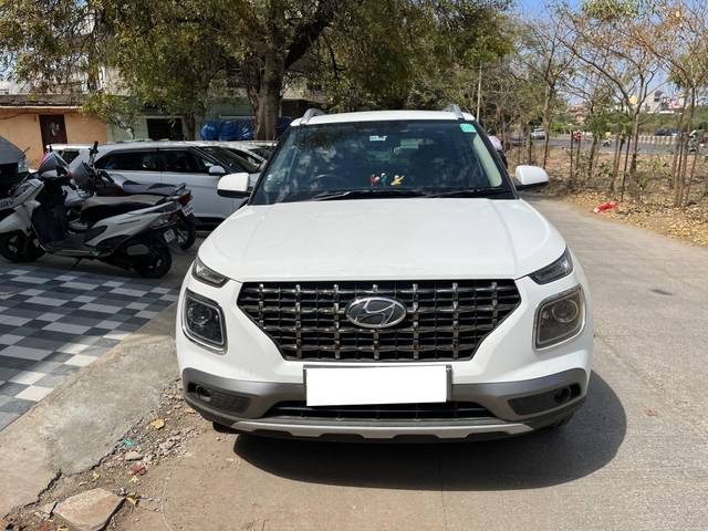 https://images10.gaadi.com/usedcar_image/4421758/original/processed_11e4b86e2d8ee59ad7df0f5e7ecebd0e.jpg?imwidth=6402