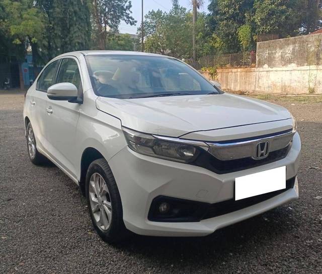 https://images10.gaadi.com/usedcar_image/4421788/original/processed_178fc600-8706-4fcd-83e9-6bed43564005.jpg?imwidth=6400