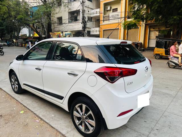 https://images10.gaadi.com/usedcar_image/4421793/original/processed_96a5e6f2-764f-4231-ac07-26794f4496e8.jpg?imwidth=6401