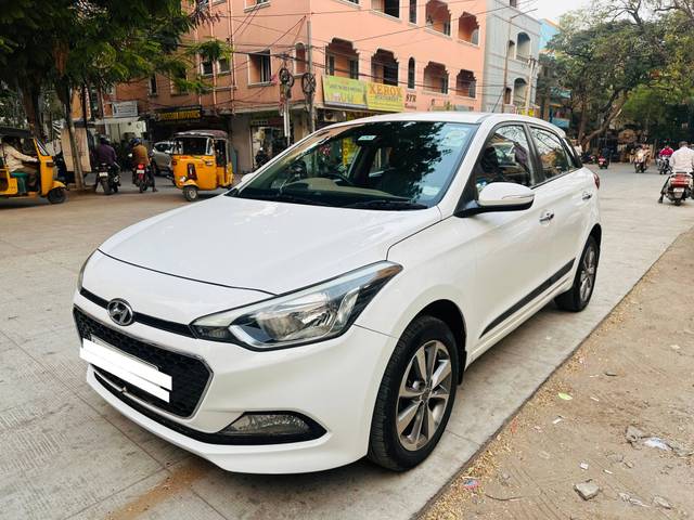 https://images10.gaadi.com/usedcar_image/4421793/original/processed_b91d1b20-fb32-409d-b2e5-993723c4204c.jpg?imwidth=6402