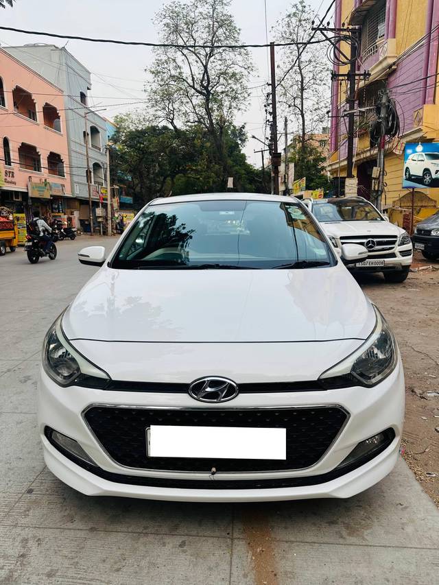 https://images10.gaadi.com/usedcar_image/4421793/original/processed_f85f34c0-aefd-4e13-914d-257f6447b5a0.jpg?imwidth=6400