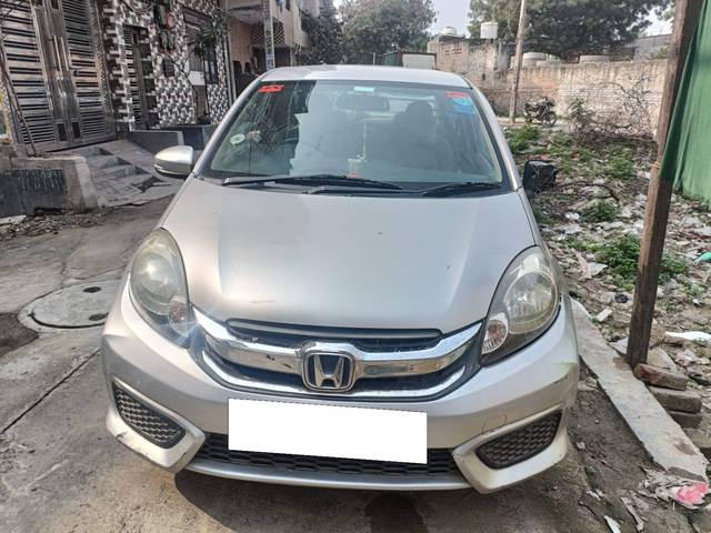 https://images10.gaadi.com/usedcar_image/4421843/original/33d038606675faa96ad2cb33c2afcfe5.jpg?imwidth=6400