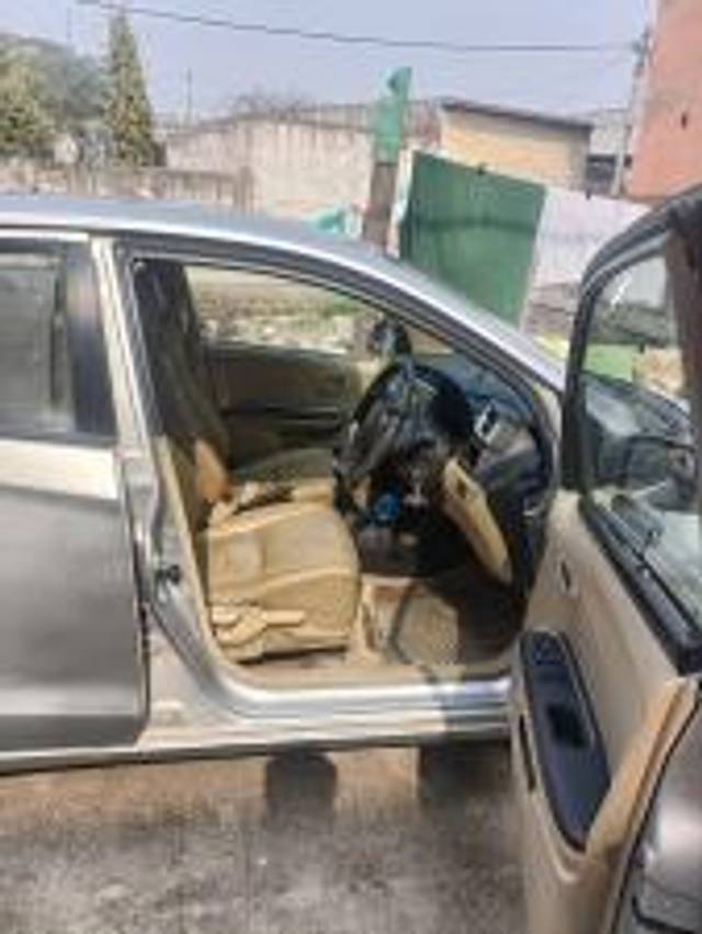 https://images10.gaadi.com/usedcar_image/4421843/original/ee9a4de83d4014867175df8672aec23b.jpg?imwidth=6402