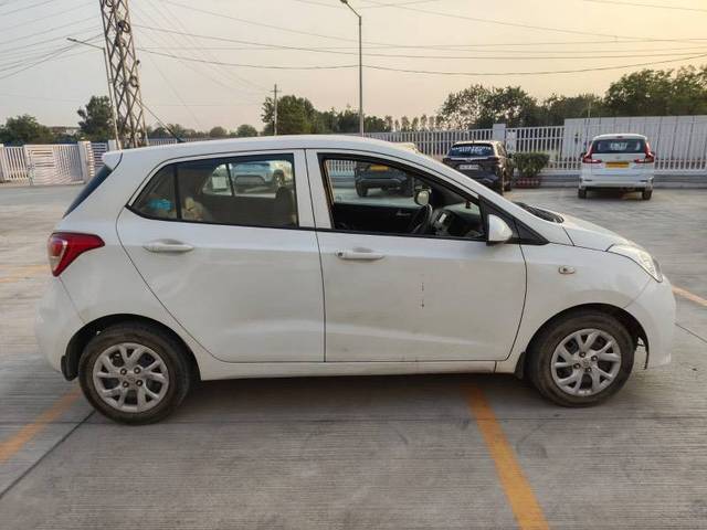 https://images10.gaadi.com/usedcar_image/4421916/original/1196692d8ff0efa7df54ecb1acad302c.jpeg?imwidth=6401
