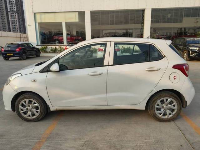 https://images10.gaadi.com/usedcar_image/4421916/original/3aca2bf973cc382216848683b8aa84df.jpeg?imwidth=6402