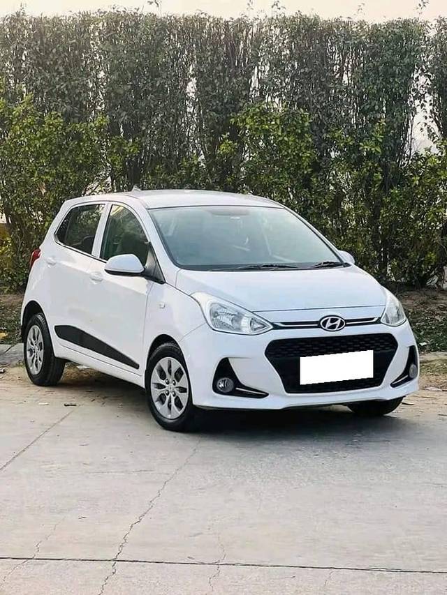 https://images10.gaadi.com/usedcar_image/4421982/original/processed_1a7503d8a50717d608d579a72ebac1a1.jpg?imwidth=6400