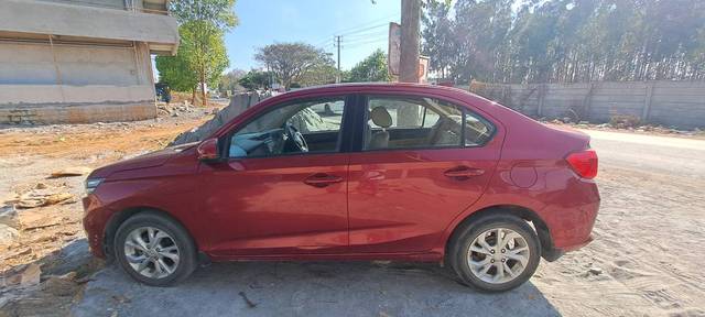 https://images10.gaadi.com/usedcar_image/4422043/original/c0c731b9f249420d8667e3a825c0d739.jpg?imwidth=6402