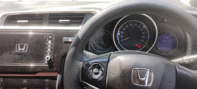 https://images10.gaadi.com/usedcar_image/4422080/original/49f2f07eb50445c71507a800dd5d2bbe.jpg?imwidth=6402