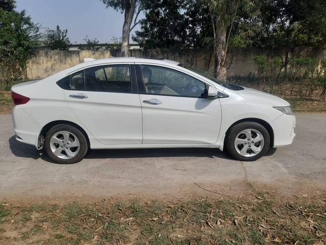 https://images10.gaadi.com/usedcar_image/4422106/original/processed_7350b67c6809307c36595fbf9da016a8.jpg?imwidth=6401