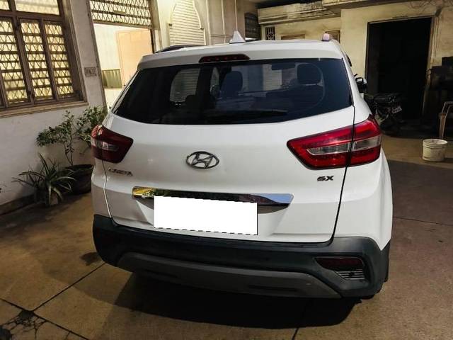 https://images10.gaadi.com/usedcar_image/4422163/original/processed_7ae52bc5-6d94-40b2-927e-c3913c624fa8.jpeg?imwidth=6402