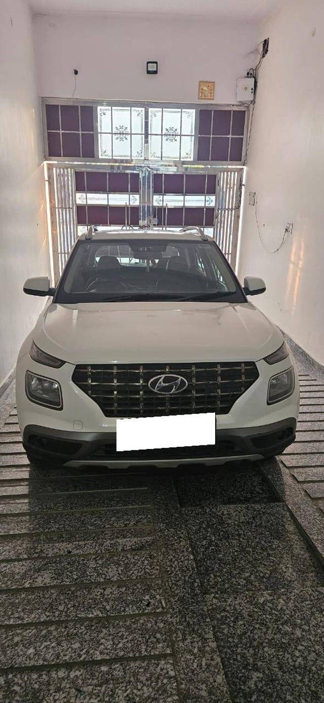 https://images10.gaadi.com/usedcar_image/4422201/original/c521a7565b35811e681310c5ac4c0249.jpg?imwidth=6400