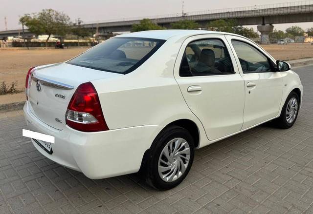 https://images10.gaadi.com/usedcar_image/4422214/original/processed_2c1dbf5031ab03a7767d65e43f4e30ad.jpg?imwidth=6402