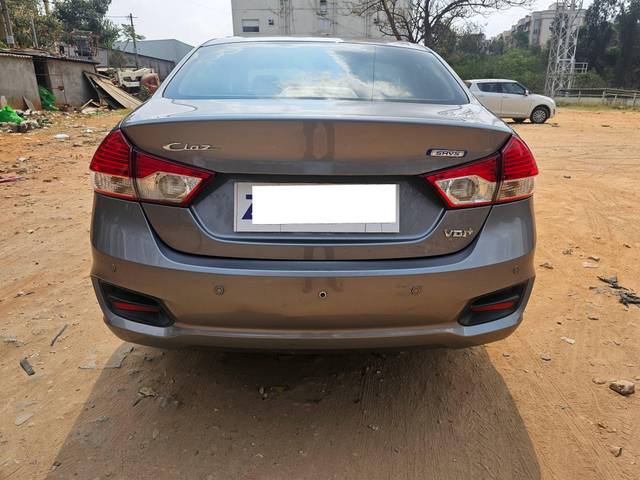 https://images10.gaadi.com/usedcar_image/4422234/original/processed_9aca0fb59499f89f0b0b06eaa99a3858.jpg?imwidth=6402