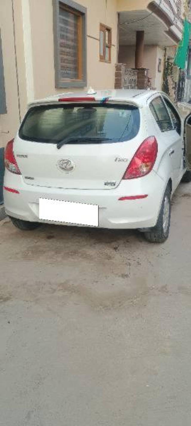 https://images10.gaadi.com/usedcar_image/4422282/original/processed_37bf0600-ff63-4098-9874-c25de5f49db1.jpg?imwidth=6401