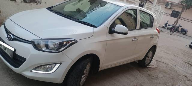 https://images10.gaadi.com/usedcar_image/4422282/original/processed_cc186705-e1ae-4561-9937-269beed51208.jpg?imwidth=6400