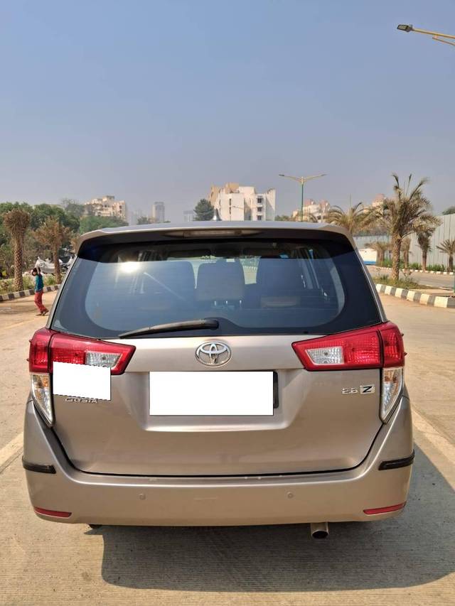 https://images10.gaadi.com/usedcar_image/4422328/original/processed_22eb1caec0f7ad649ce9a35bc64c2fc0.jpg?imwidth=6402