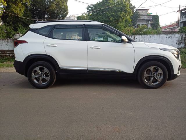 https://images10.gaadi.com/usedcar_image/4422415/original/8fb8e69f6ba74a25ffd018d3f3d1c73d.jpg?imwidth=6401