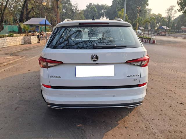 https://images10.gaadi.com/usedcar_image/4422427/original/processed_56b05991f92584851d9c64ab64e5e720.jpg?imwidth=6401