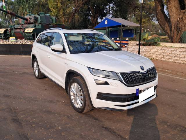 https://images10.gaadi.com/usedcar_image/4422427/original/processed_891113ab16b856a44436458f63d32517.jpg?imwidth=6400