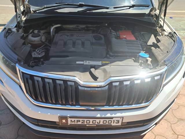https://images10.gaadi.com/usedcar_image/4422433/original/b11a2f3f3d99e17853a7fa06ad39263b.jpg?imwidth=6402