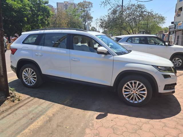 https://images10.gaadi.com/usedcar_image/4422433/original/processed_83f193aaa2750718d6af75bce3eed6d8.jpg?imwidth=6400