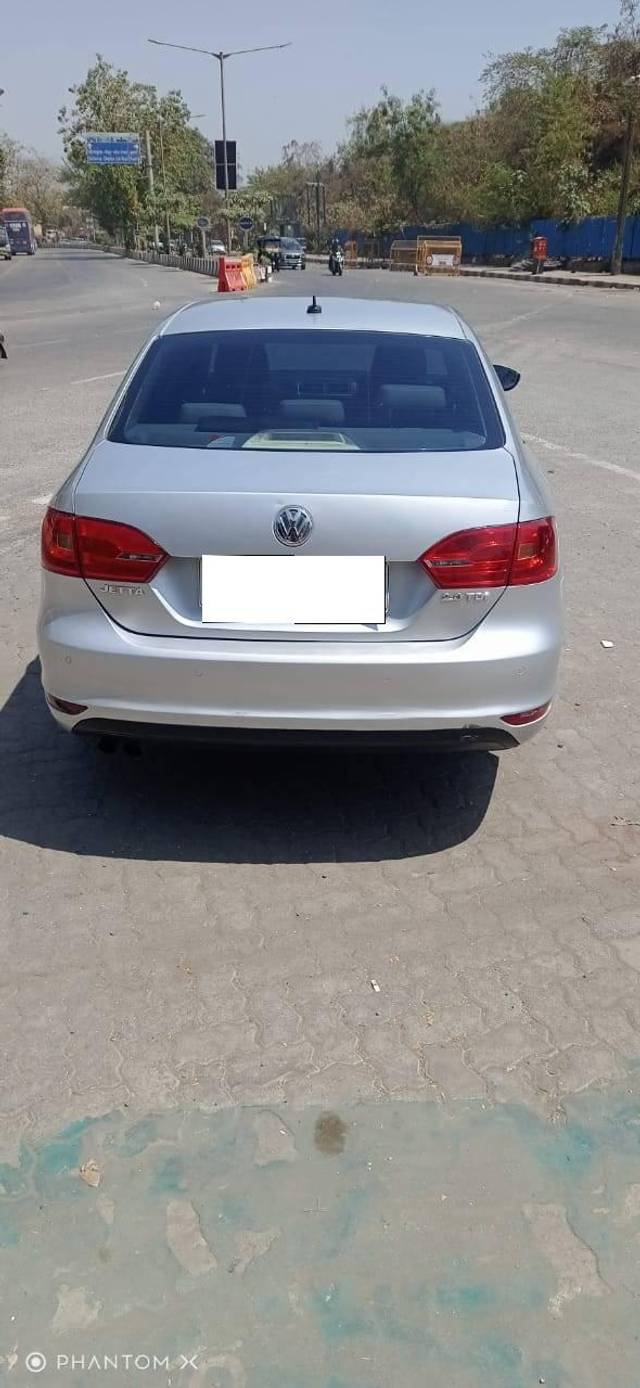 https://images10.gaadi.com/usedcar_image/4422533/original/processed_1dd477e13f90ec1886821eb63717ade0.jpg?imwidth=6402