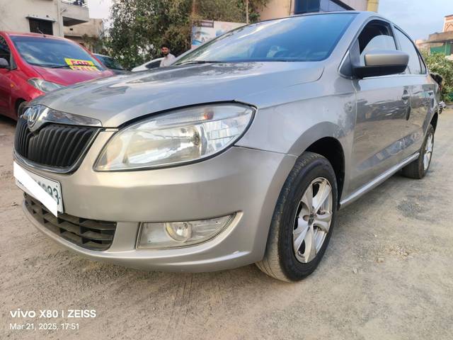 https://images10.gaadi.com/usedcar_image/4422574/original/processed_a80ad13fd20c45f2e27600ec3107000a.jpg?imwidth=6402