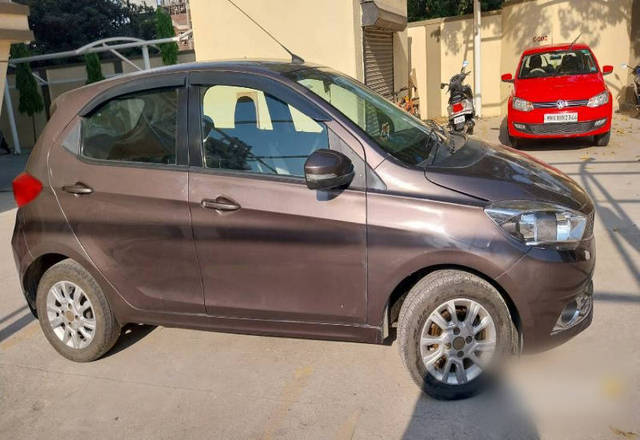 https://images10.gaadi.com/usedcar_image/4422682/original/e6314d48a69028bb7806373ae8d262aa.jpg?imwidth=6401