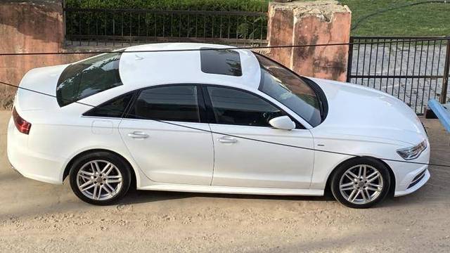 https://images10.gaadi.com/usedcar_image/4422708/original/9a696a69b20f6a00feb622c752b4a968.jpg?imwidth=6400