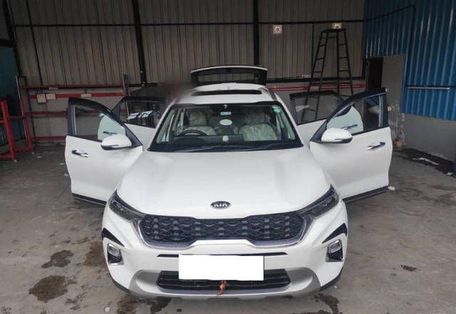 https://images10.gaadi.com/usedcar_image/4422714/original/f932894c448d65c04e5d572fca28b7e7.jpg?imwidth=6400