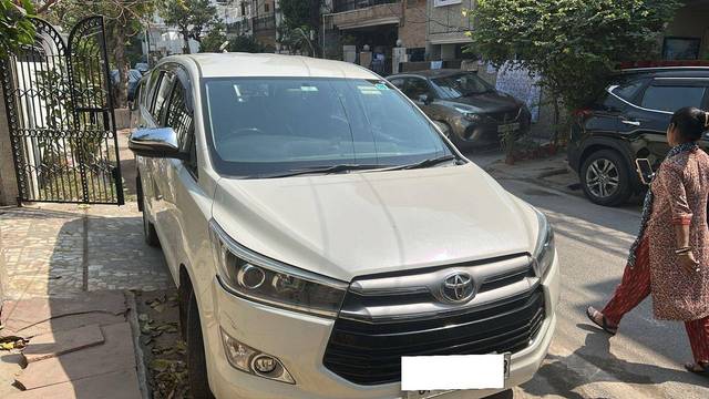 https://images10.gaadi.com/usedcar_image/4422848/original/8ca281a6f76b22f76c99070206432633.jpg?imwidth=6400