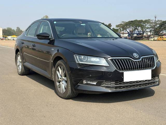 https://images10.gaadi.com/usedcar_image/4422880/original/processed_2c3cb0cdffce9ce57313fdb4e273152a.jpg?imwidth=6400