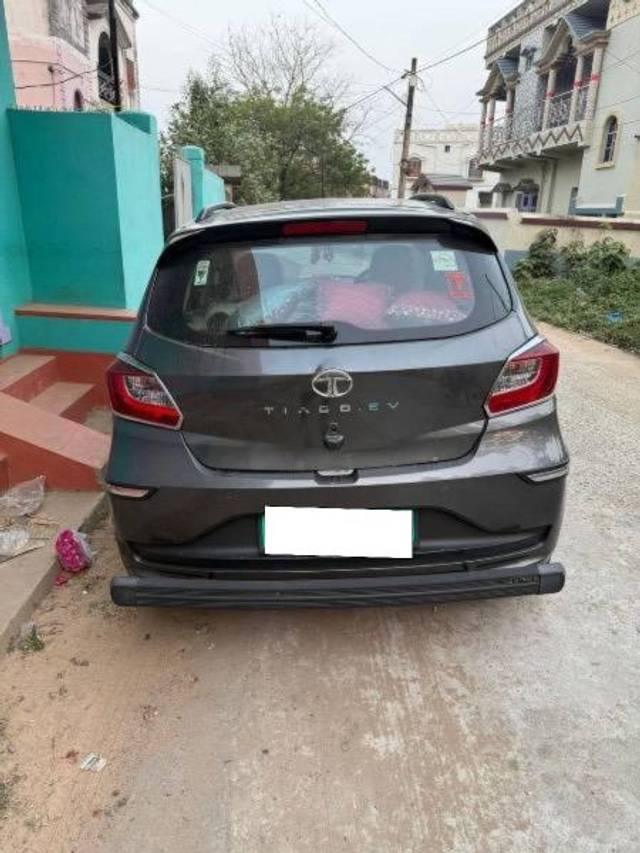 https://images10.gaadi.com/usedcar_image/4423016/original/processed_bd7e2b72-ac1f-4552-bb0e-e76881f31d66.jpeg?imwidth=6402