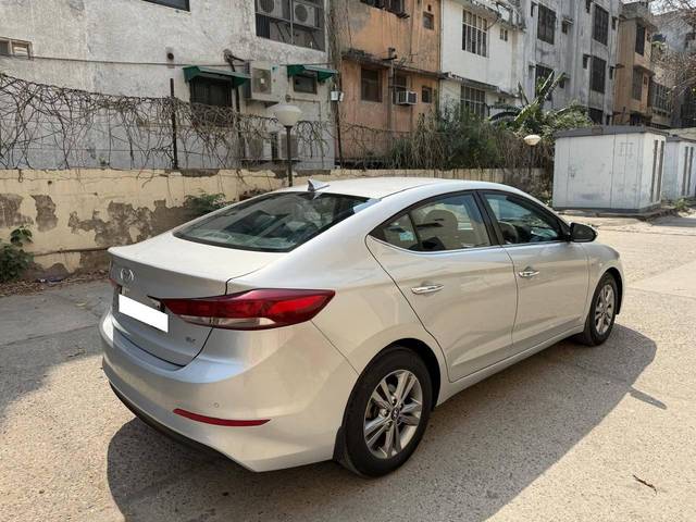 https://images10.gaadi.com/usedcar_image/4423057/original/processed_f02a235ec67a9039b28da1b4cd84f968.jpg?imwidth=6402