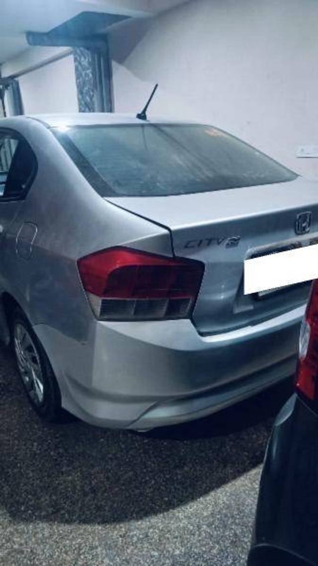 https://images10.gaadi.com/usedcar_image/4423112/original/ea34a3817231adbd098504a53bdd4ffe.jpeg?imwidth=6401